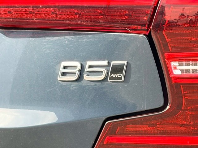 2022 Volvo S60 B5 Momentum
