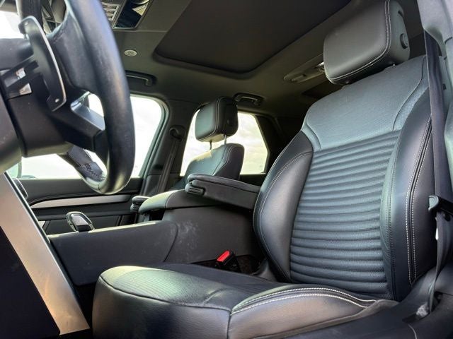 2023 Land Rover Discovery S R-Dynamic