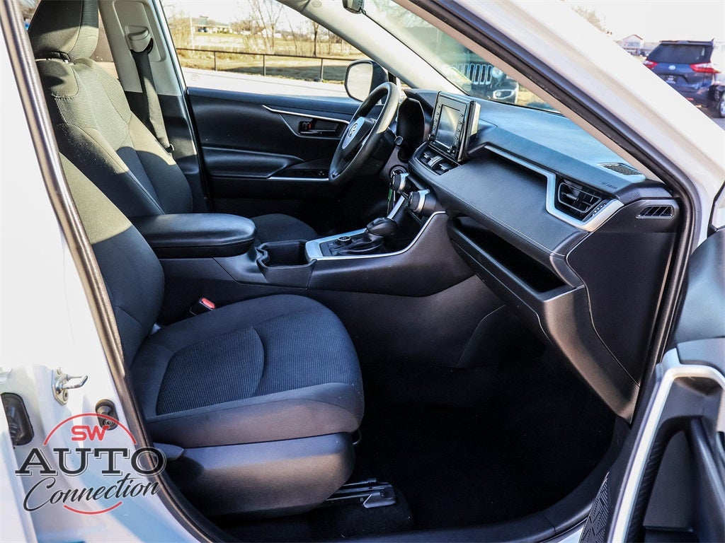 2022 Toyota RAV4 Hybrid LE