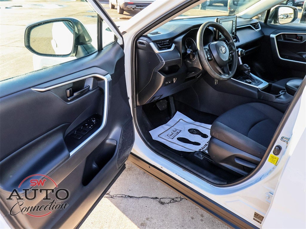 2022 Toyota RAV4 Hybrid LE