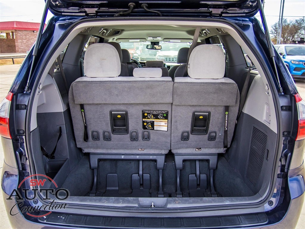 2020 Toyota Sienna LE