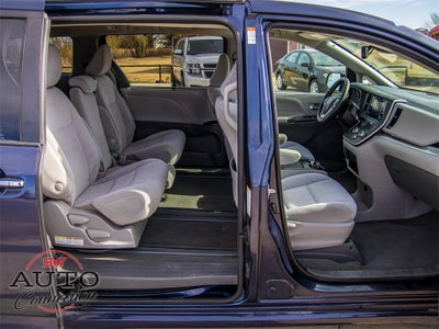 2020 Toyota Sienna LE