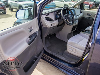 2020 Toyota Sienna LE