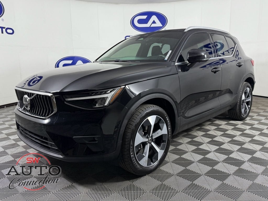 2024 Volvo XC40 B5 Plus Bright Theme