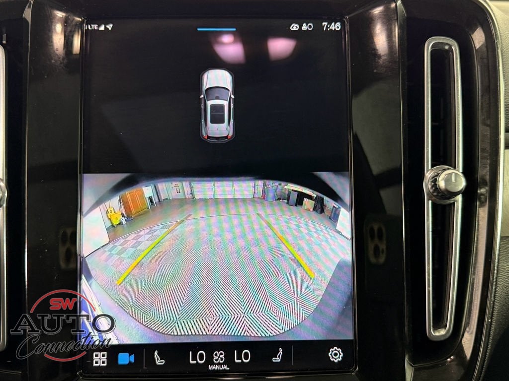 2024 Volvo XC40 B5 Plus Bright Theme