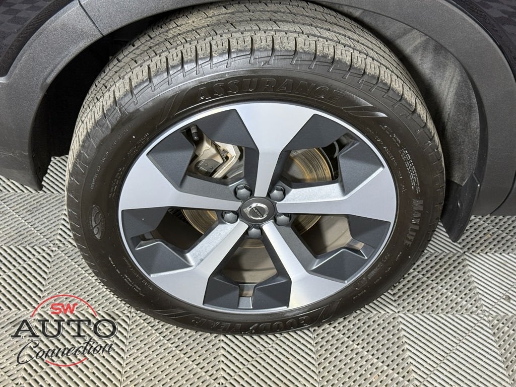 2024 Volvo XC40 B5 Plus Bright Theme