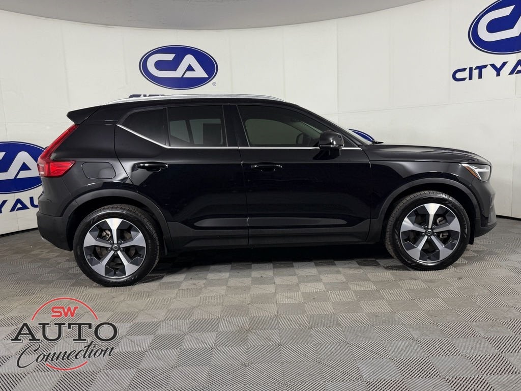 2024 Volvo XC40 B5 Plus Bright Theme
