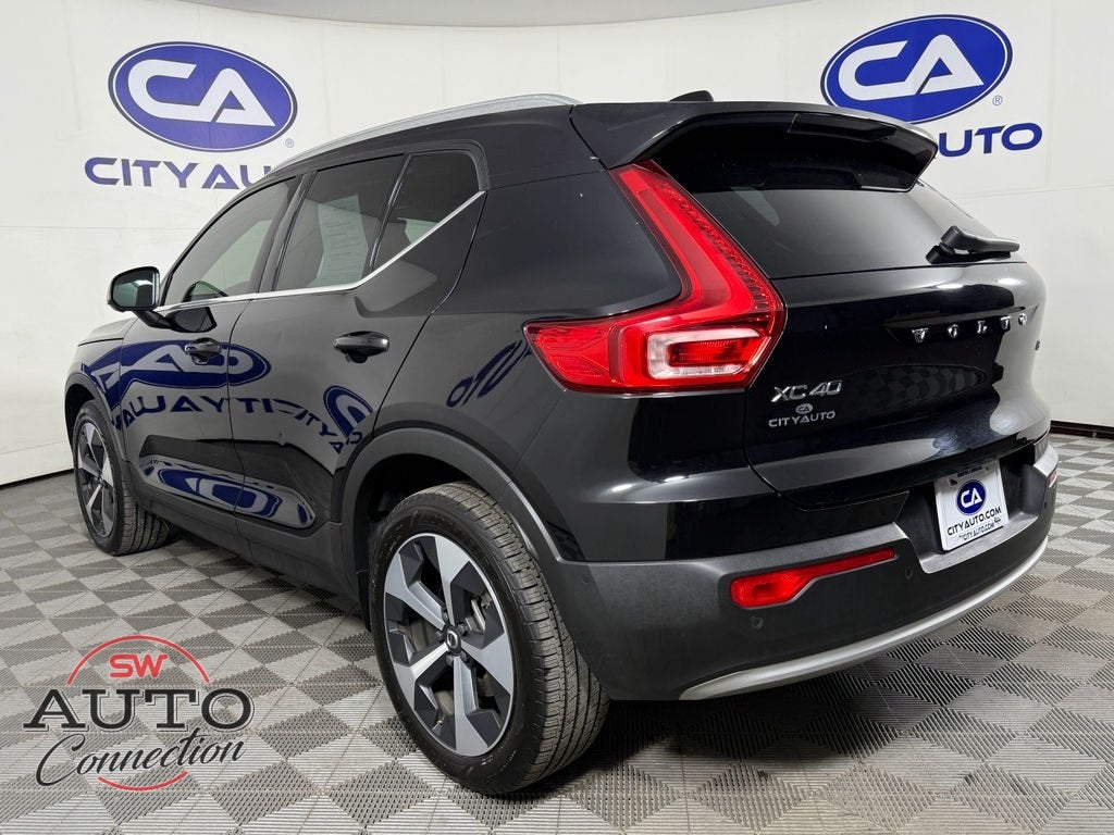 2024 Volvo XC40 B5 Plus Bright Theme