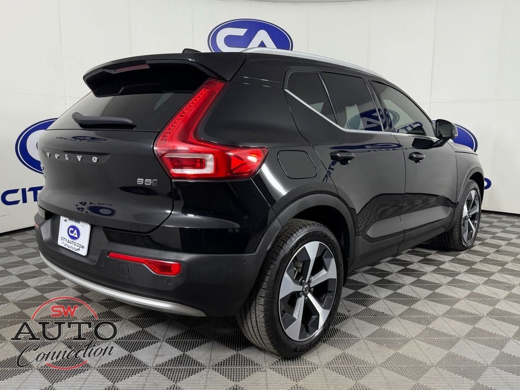 2024 Volvo XC40 B5 Plus Bright Theme