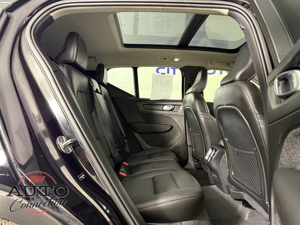 2024 Volvo XC40 B5 Plus Bright Theme