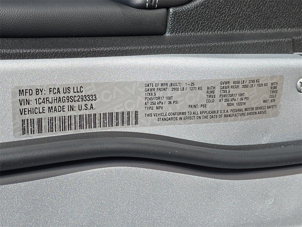 2025 Jeep Grand Cherokee Laredo