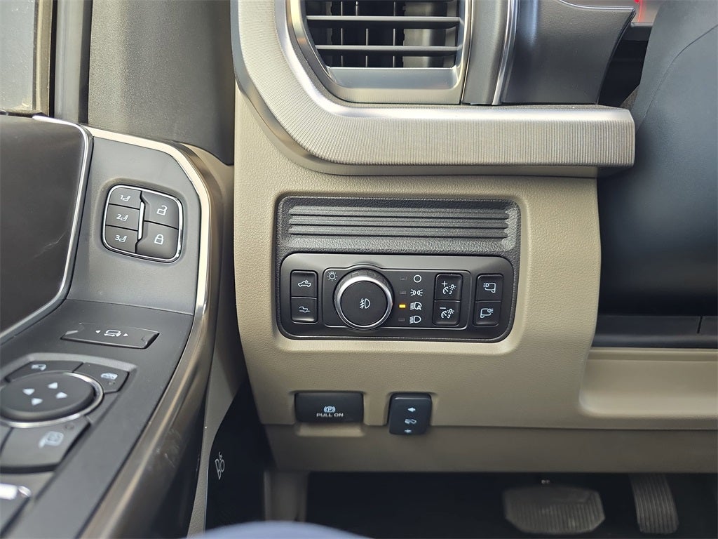 2025 Ford F-450SD Platinum DRW