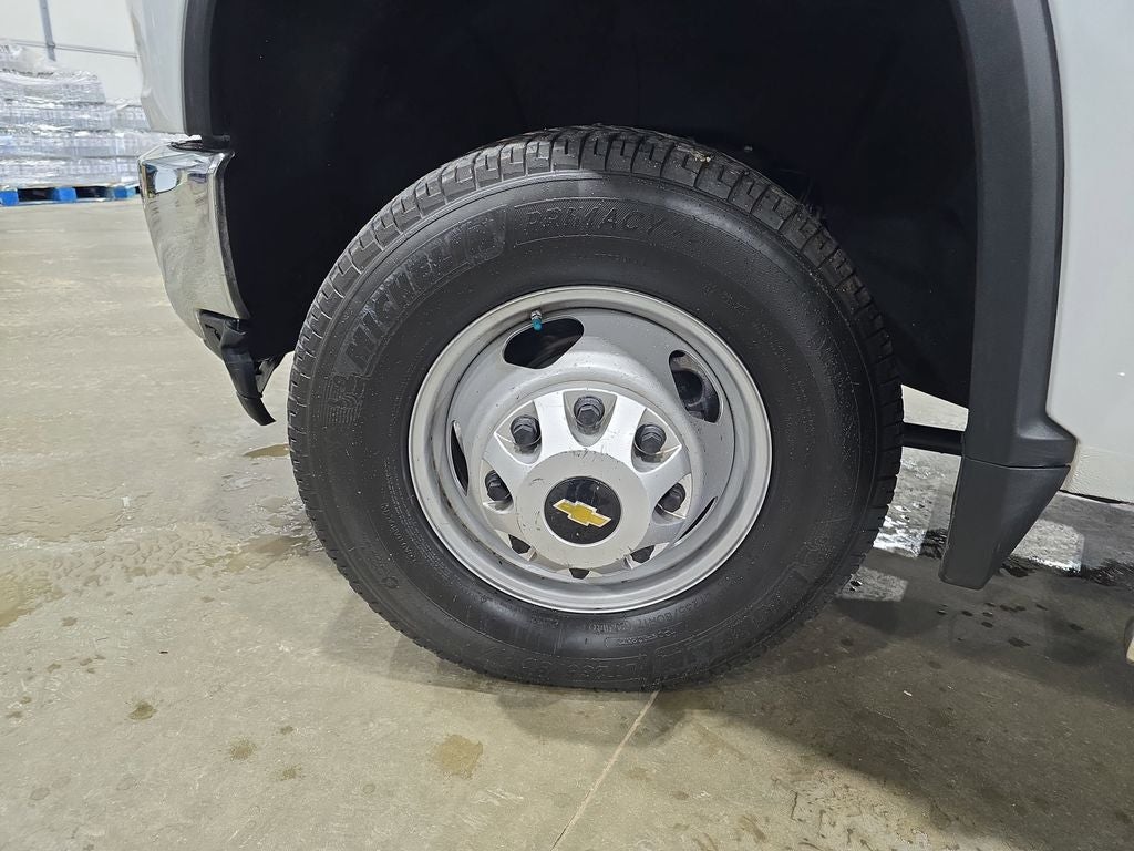 2021 Chevrolet Silverado 3500HD Work Truck w/ flat bed