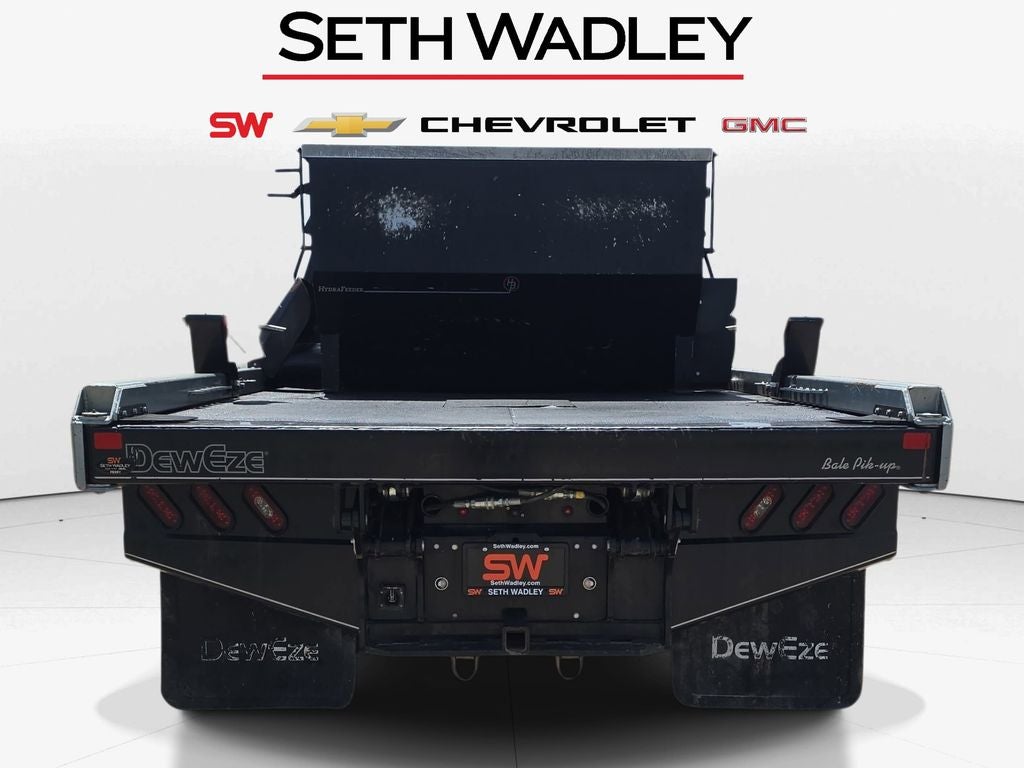 2022 Chevrolet Silverado 3500HD LT Arm bed with Cake Feeder