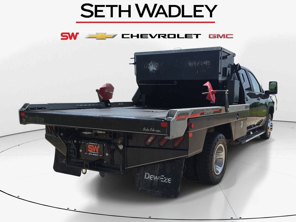 2022 Chevrolet Silverado 3500HD LT Arm bed with Cake Feeder
