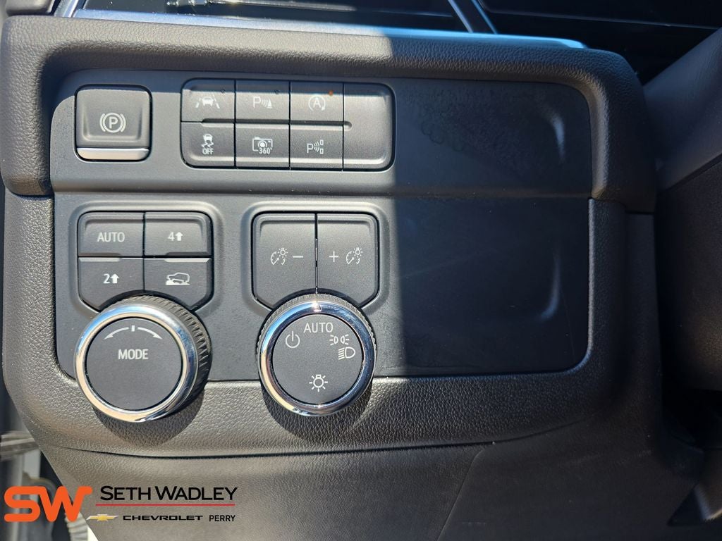 2025 Chevrolet Suburban LT