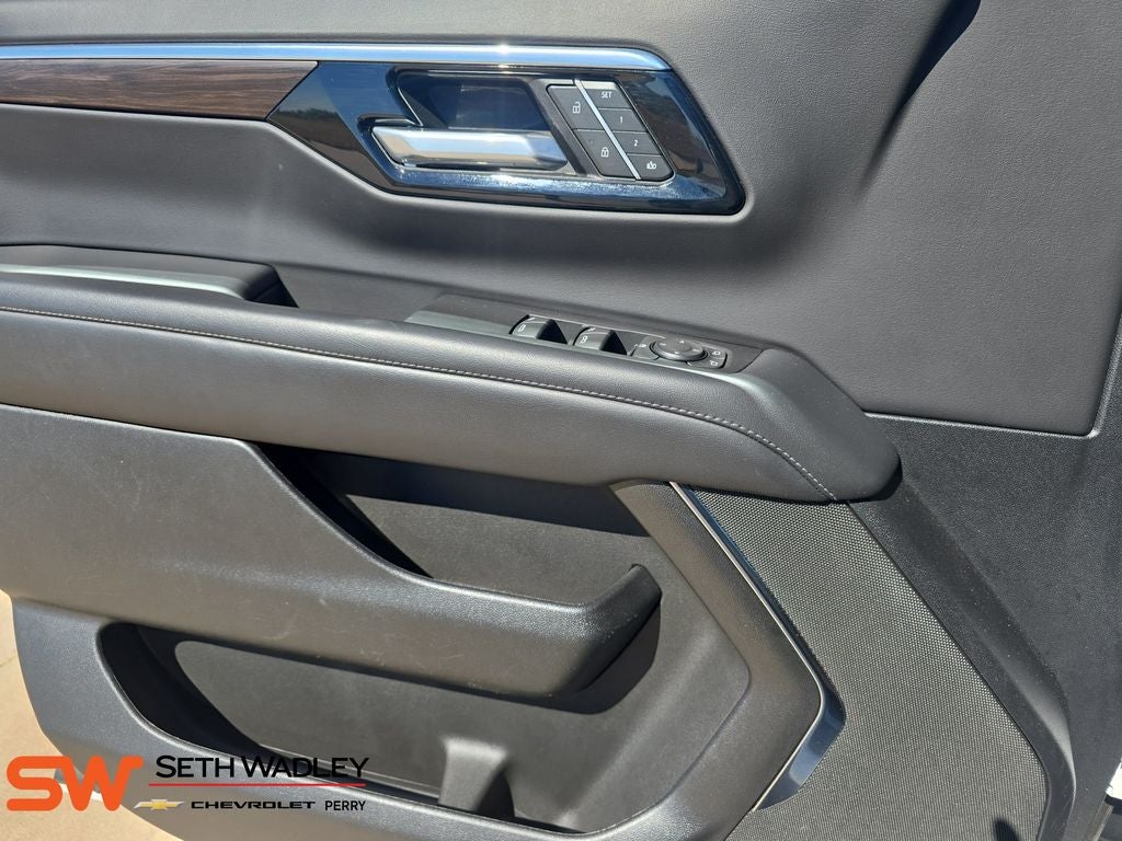 2025 Chevrolet Suburban LT