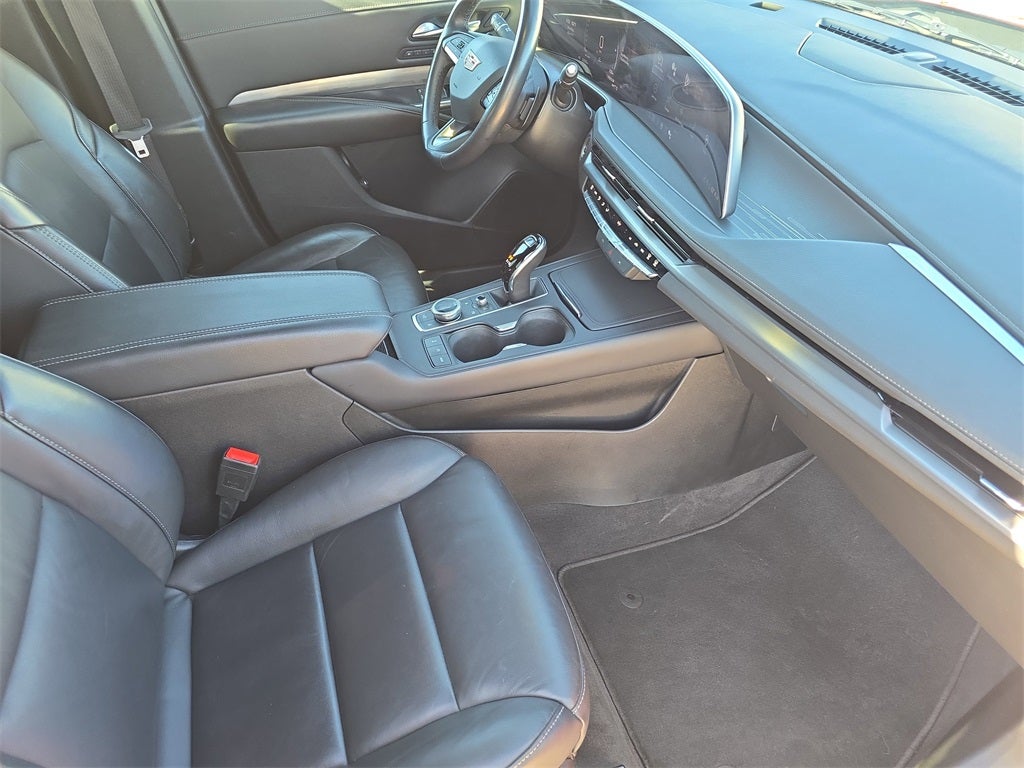 2024 Cadillac XT4 Premium Luxury