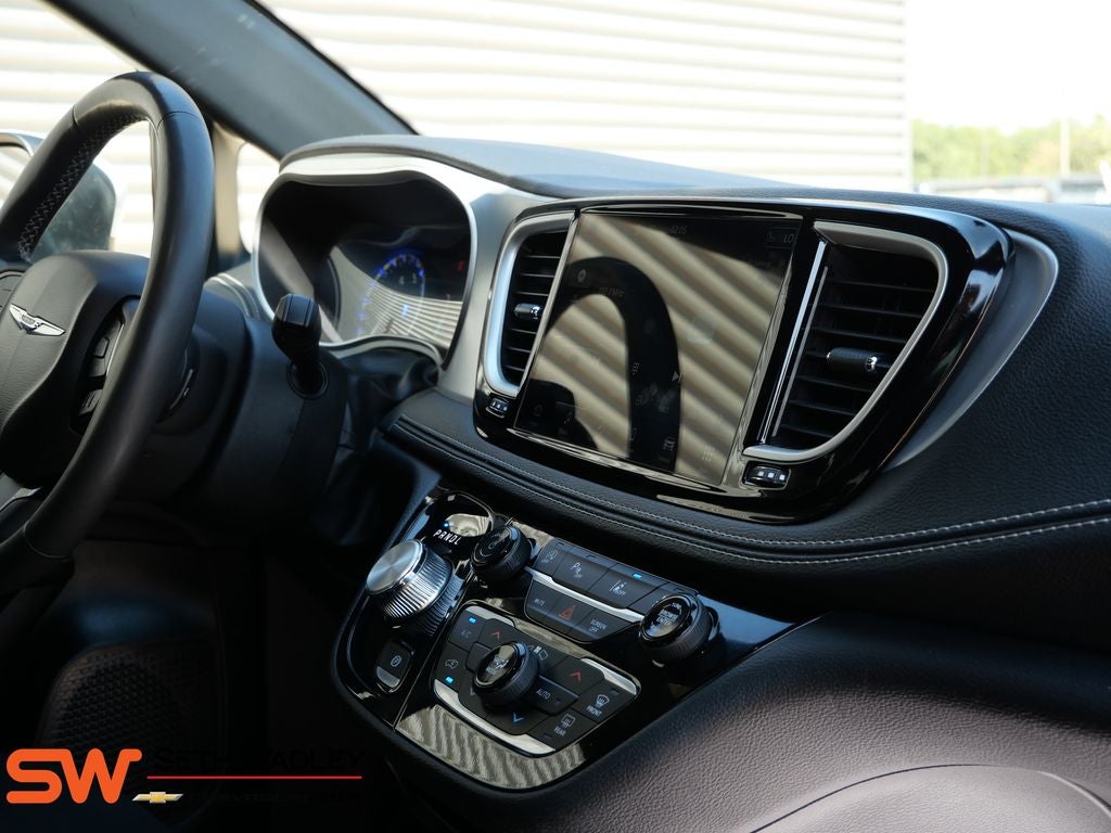 2023 Chrysler Pacifica Touring