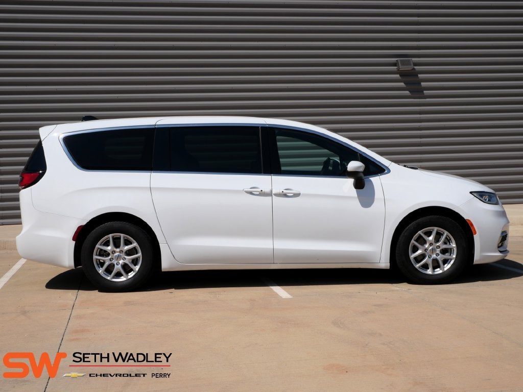 2023 Chrysler Pacifica Touring