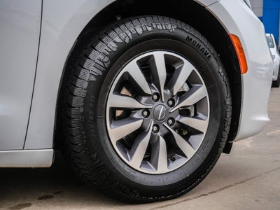 2024 Chrysler Pacifica Hybrid Select