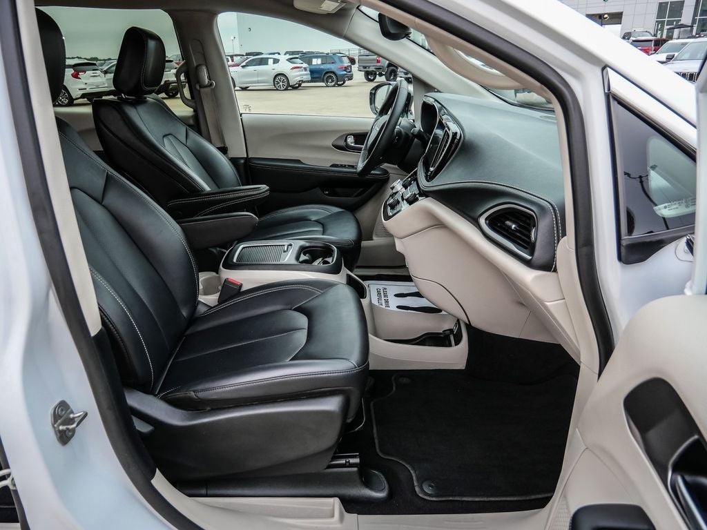 2024 Chrysler Pacifica Hybrid Select