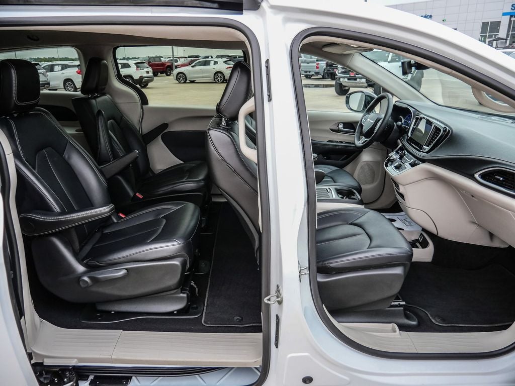 2024 Chrysler Pacifica Hybrid Select