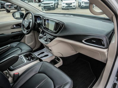 2024 Chrysler Pacifica Hybrid Select