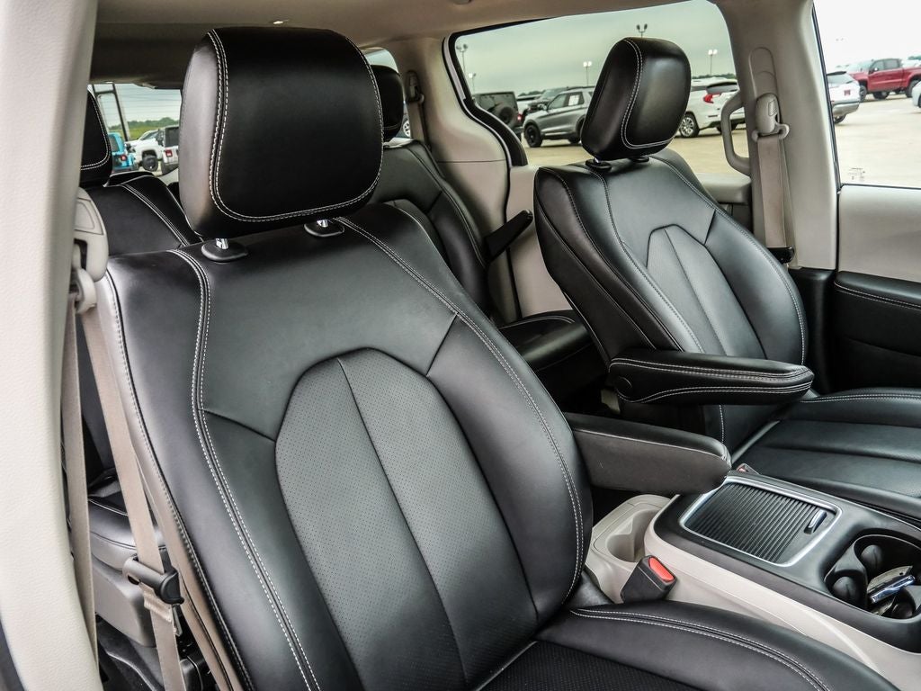 2024 Chrysler Pacifica Hybrid Select
