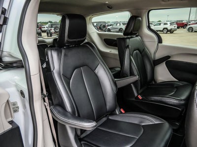 2024 Chrysler Pacifica Hybrid Select