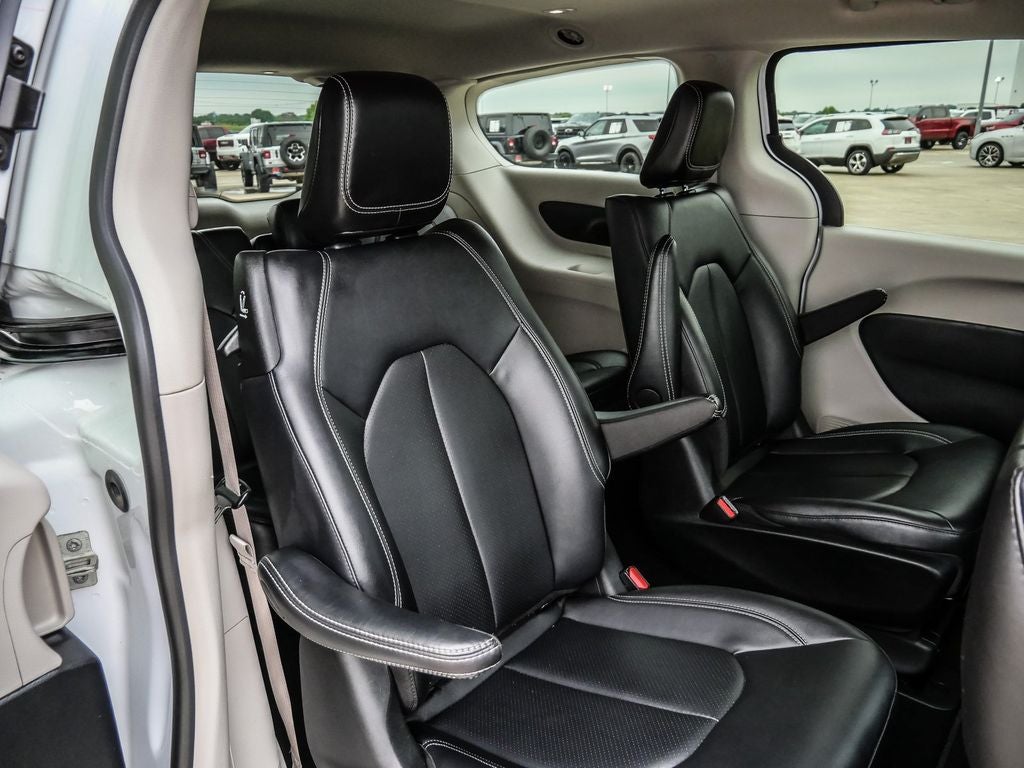 2024 Chrysler Pacifica Hybrid Select