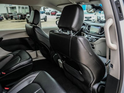 2024 Chrysler Pacifica Hybrid Select