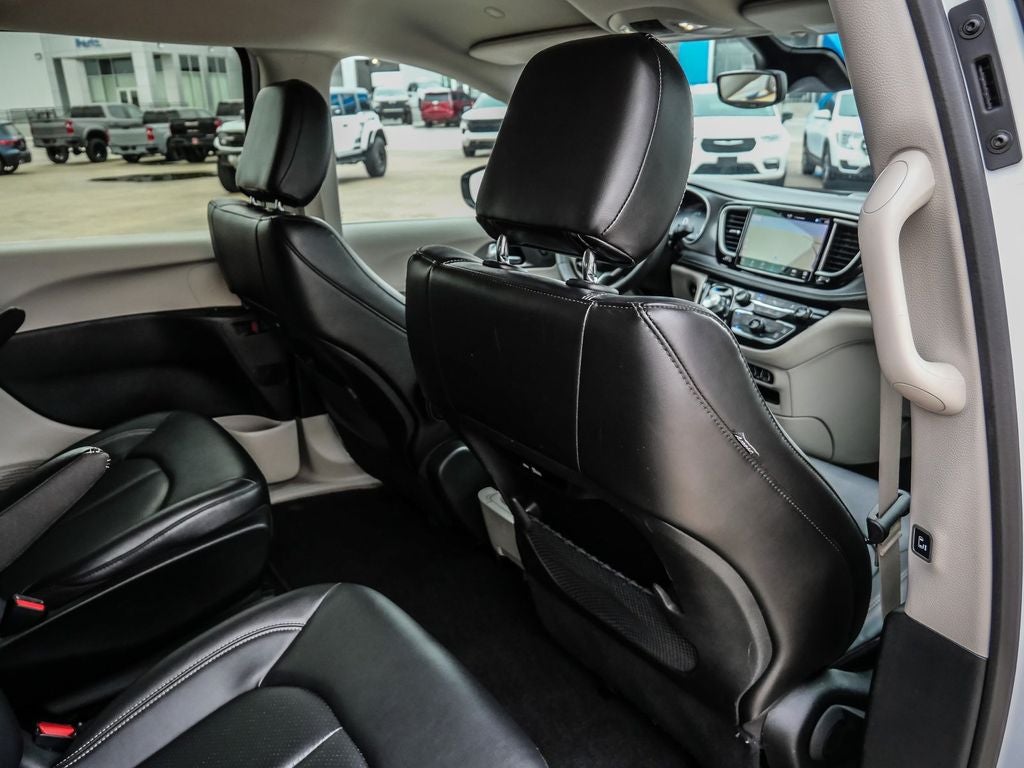 2024 Chrysler Pacifica Hybrid Select