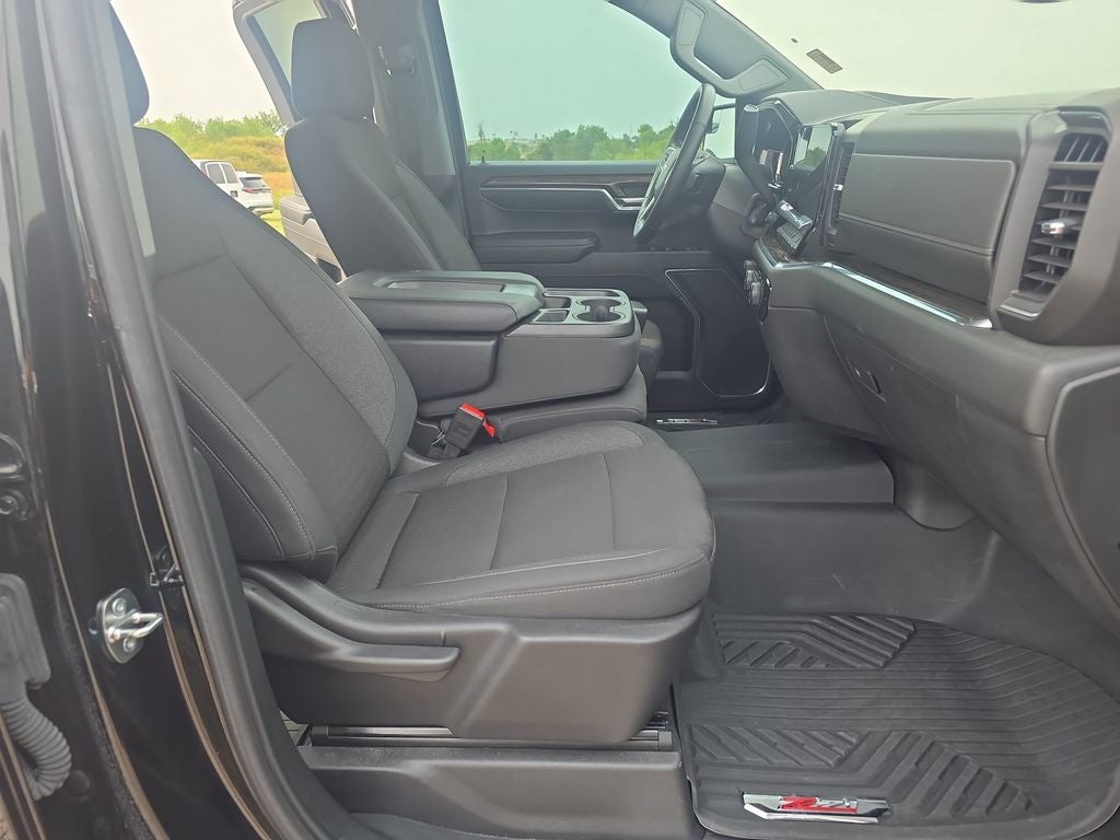2024 Chevrolet Silverado 1500 LT LT1