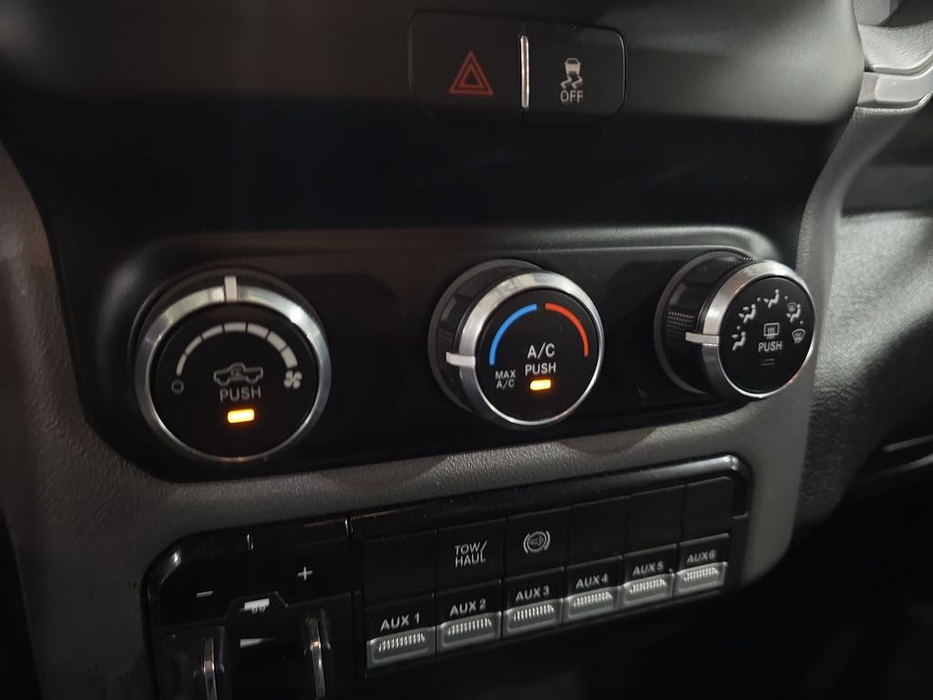 2024 RAM 3500 SLT Flat Bed