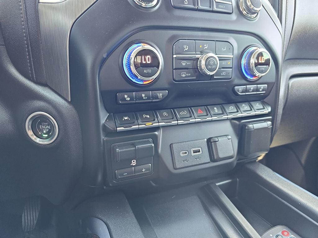 2021 GMC Sierra 1500 Denali CUSTOME 9 INCH LIFTWITH 26 INCH AMERICAN FORCES