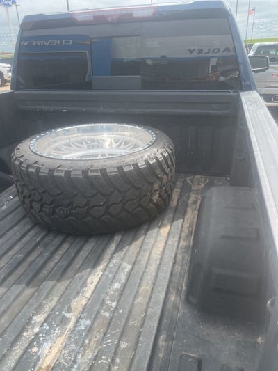 2021 GMC Sierra 1500 Denali CUSTOME 9 INCH LIFTWITH 26 INCH AMERICAN FORCES