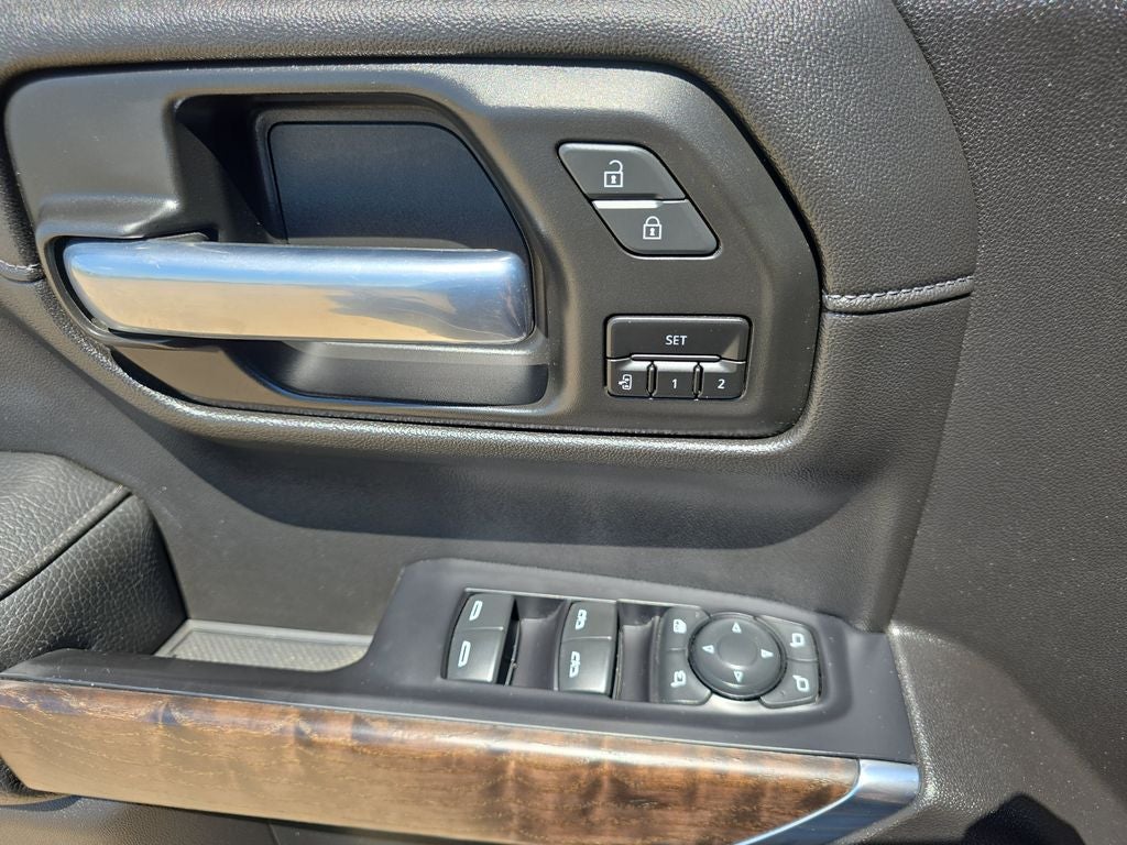 2021 GMC Sierra 1500 Denali CUSTOME 9 INCH LIFTWITH 26 INCH AMERICAN FORCES