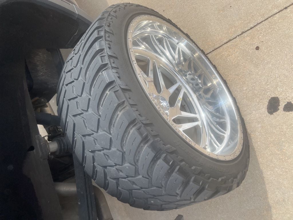 2021 GMC Sierra 1500 Denali CUSTOME 9 INCH LIFTWITH 26 INCH AMERICAN FORCES