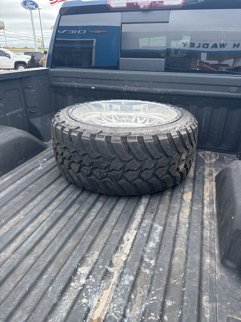 2021 GMC Sierra 1500 Denali CUSTOME 9 INCH LIFTWITH 26 INCH AMERICAN FORCES