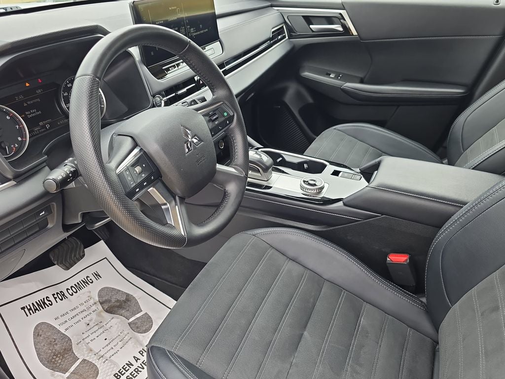 2025 Mitsubishi Outlander SE