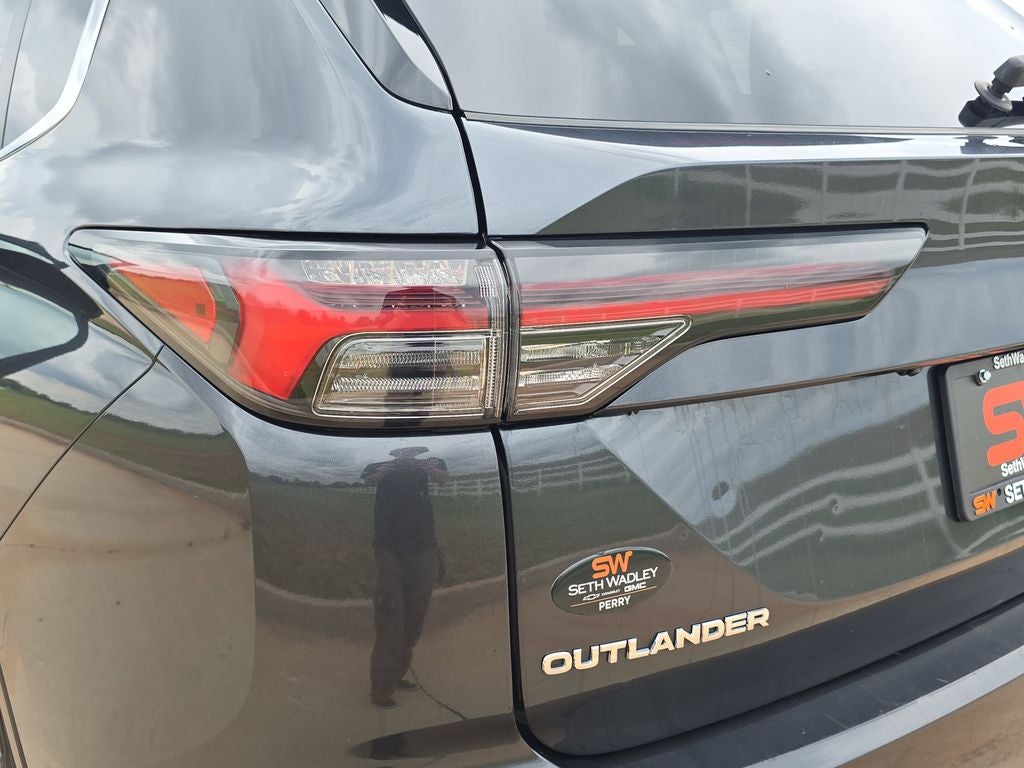 2025 Mitsubishi Outlander SE