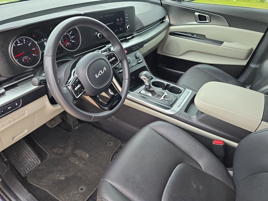 2024 Kia Carnival LX