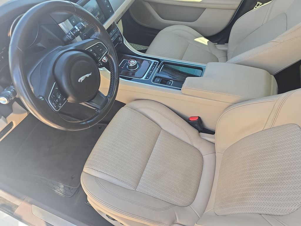2017 Jaguar XF 35t Prestige