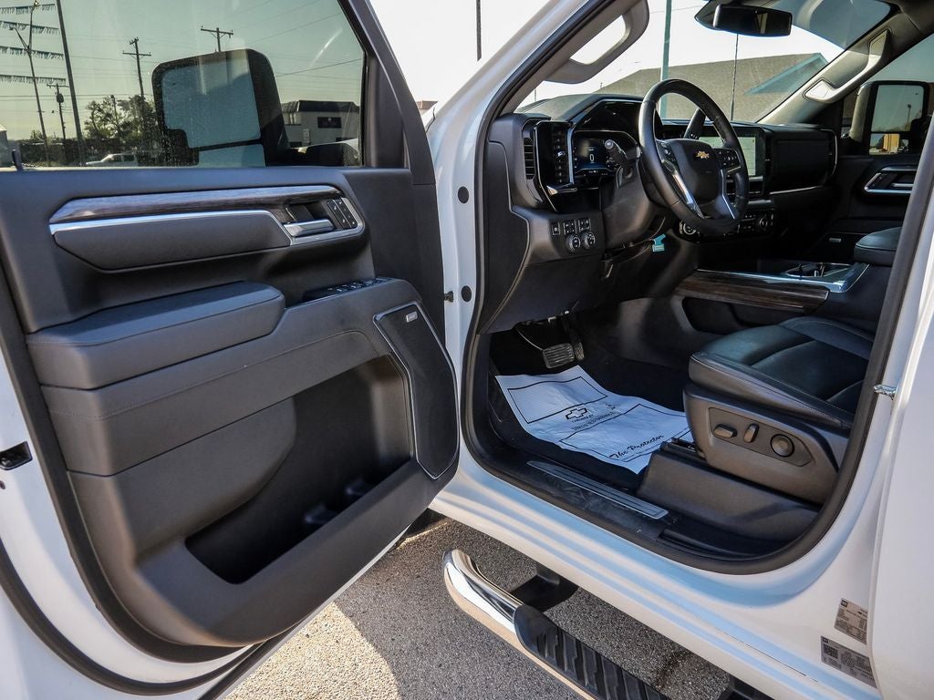 2025 Chevrolet Silverado 3500HD LTZ DRW