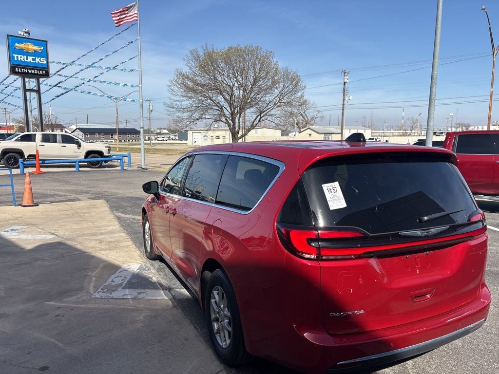2025 Chrysler Pacifica Select