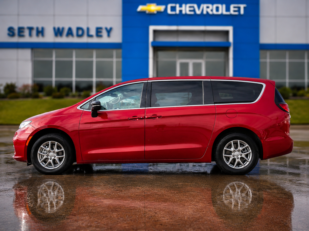 2025 Chrysler Pacifica Select