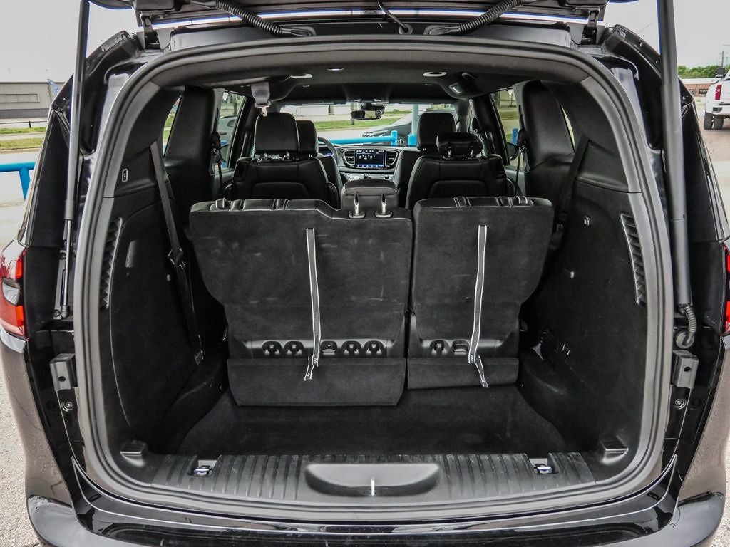2025 Chrysler Pacifica Select