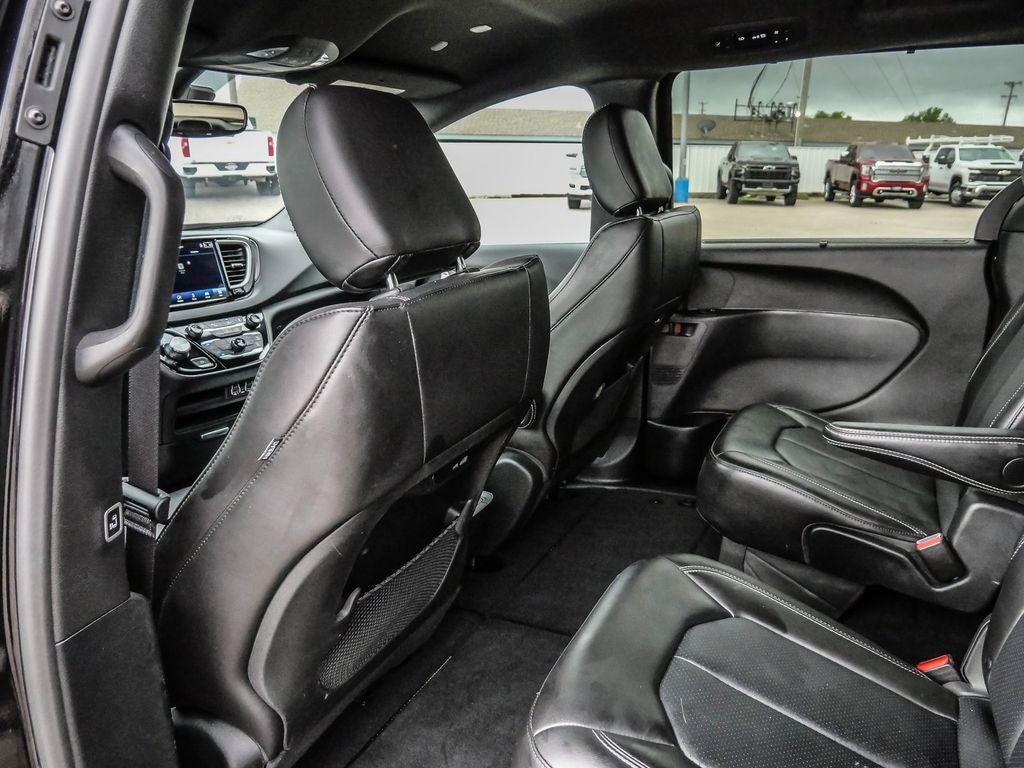 2025 Chrysler Pacifica Select