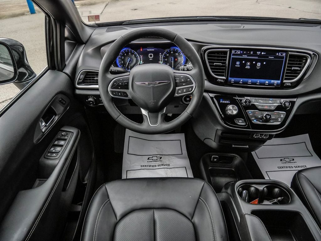 2025 Chrysler Pacifica Select